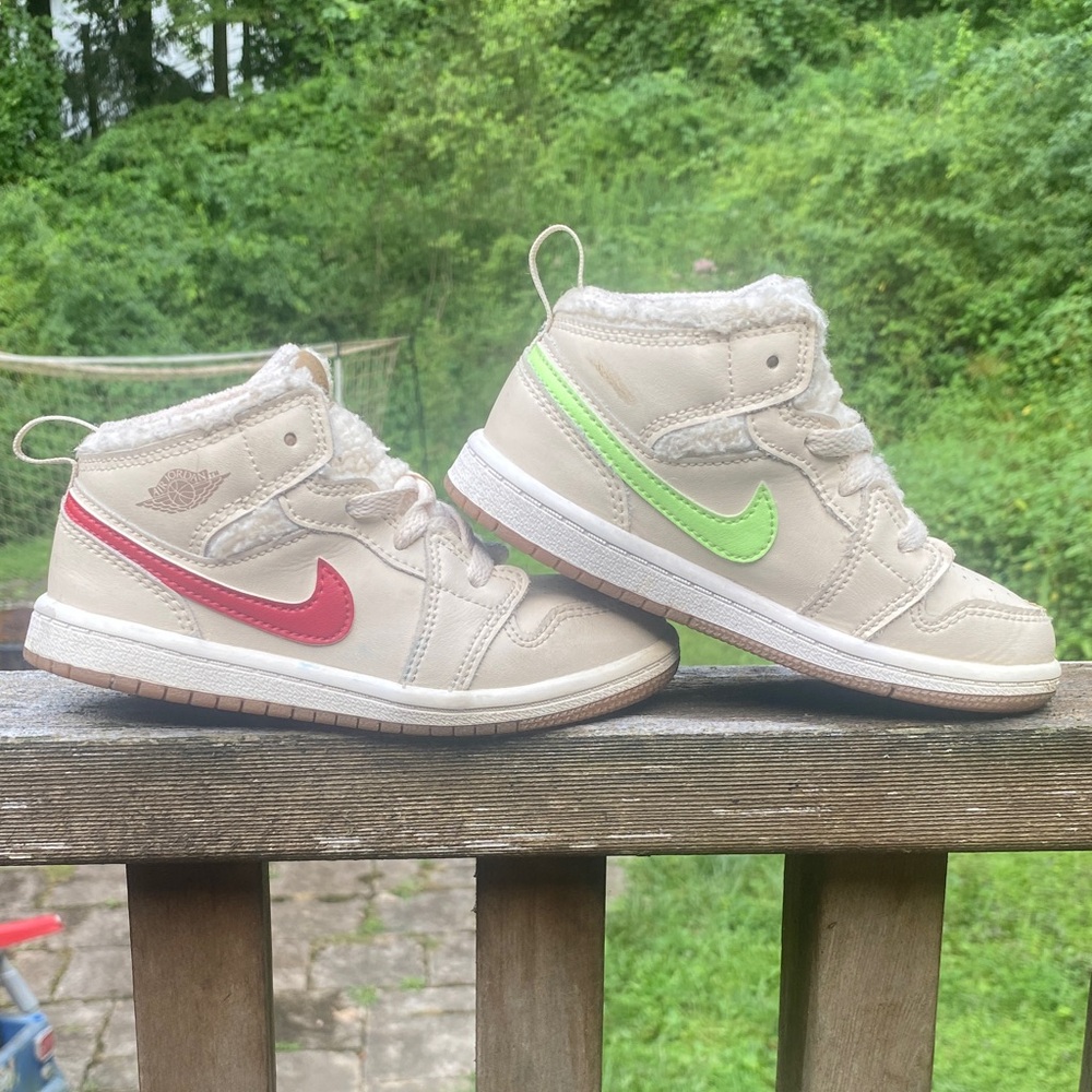 Nike Air Jordan Toddler Size 9 Sherpa Fleece Leather Multi Color Swoosh